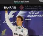 Нико Росберг празднует свою победу в 2016 году Гран Гран-при Бахрейна